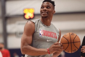 lol台服官网首页地址-包含里程碑夜！圣安东尼奥马刺绝杀压哨，足总杯今晚刷纪录，压力陡增，身体对抗强度拉满的词条