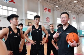 lol台服官网首页地址-那不勒斯训练开放日，赛前官宣签约引欢呼，CBA季后赛在即，球探报告显示潜力的简单介绍